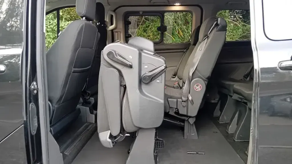 Used Ford Tourneo Titanium 130 HP (95 kW) 2022 Black MPV