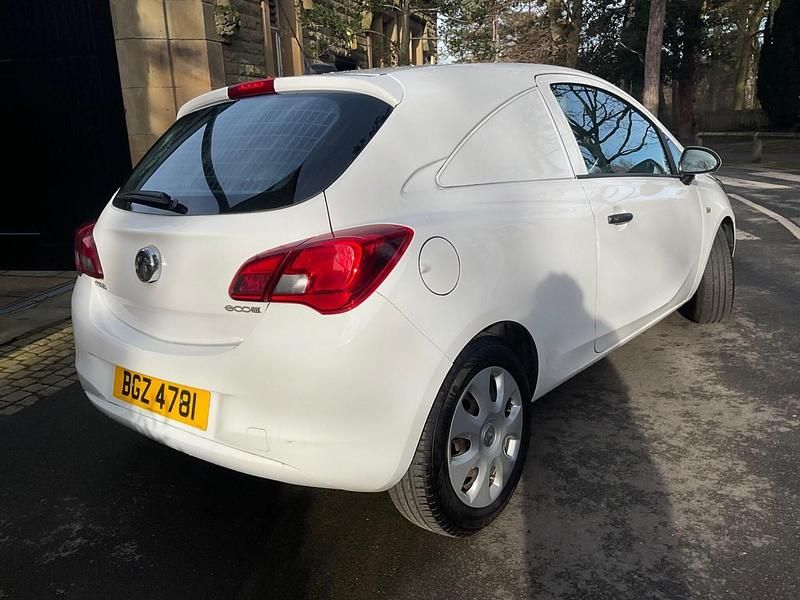 Used Vauxhall Corsa 95 HP (69 kW) 2016 White Van