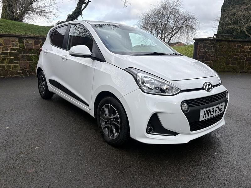 Used Hyundai i10 Premium 87 HP (63 kW) 2019 White Hatchback