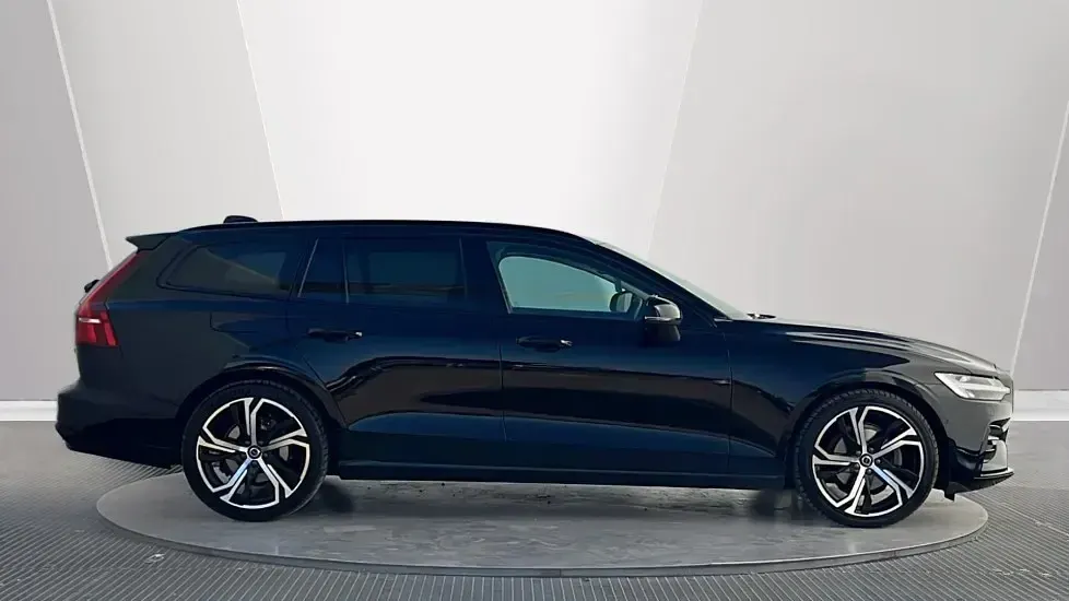 Used Volvo V60 Ultra 197 HP (144 kW) 2025 Black Estate