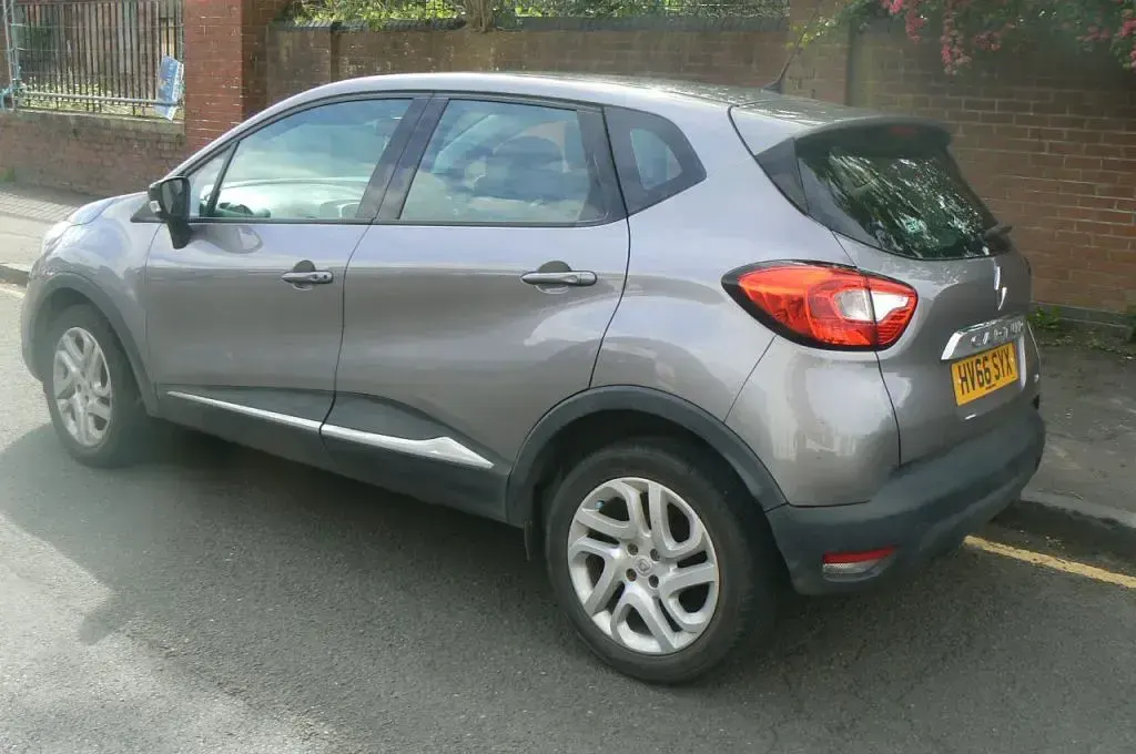 Used Renault Captur Dynamique 90 HP (66 kW) 2016 Grey SUV