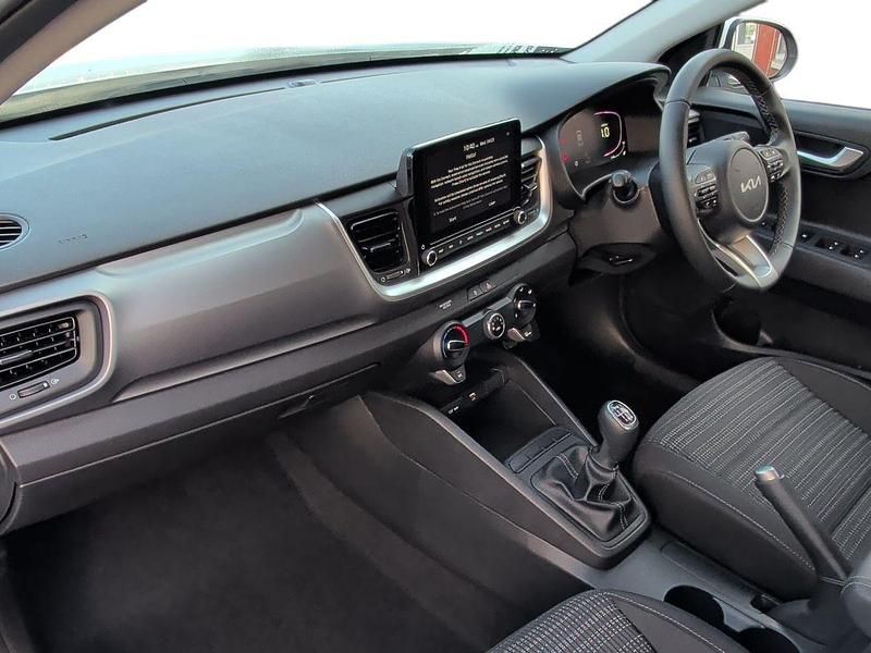 Used Kia Stonic 98 HP (72 kW) 2025 White SUV