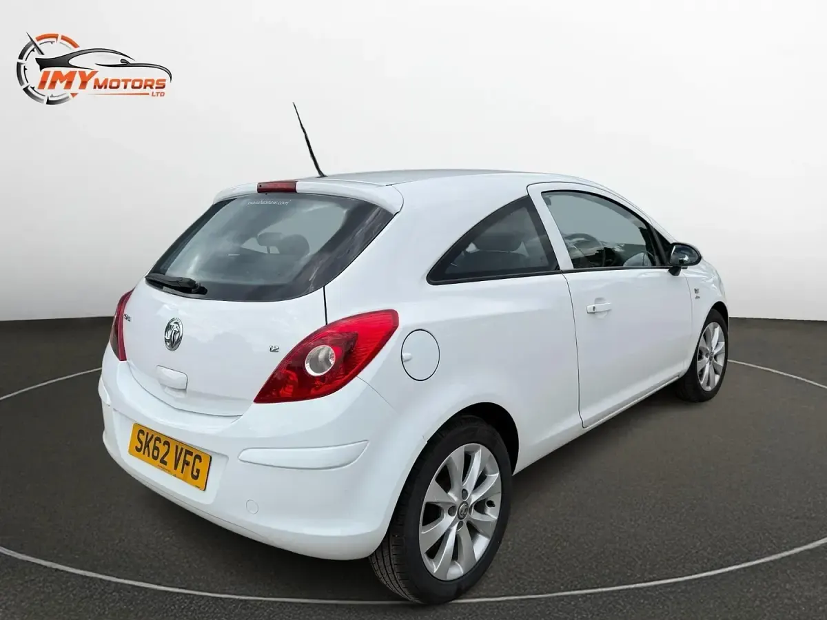 Used Vauxhall Corsa Active 85 HP (62 kW) 2012 White Hatchback