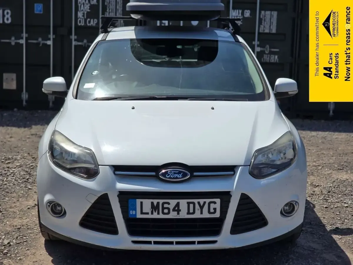 Used Ford Focus Zetec 125 HP (91 kW) 2014 White Hatchback