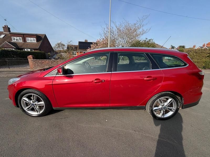 Used Ford Focus Titanium X 163 HP (119 kW) 2014 Red Estate