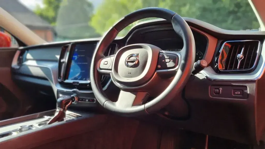 Used Volvo XC60 Momentum 2019 Red SUV