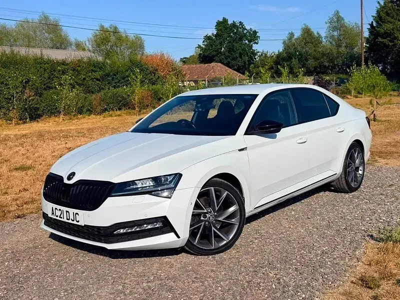 Used Skoda Superb SportlinePlus 200 HP (147 kW) 2021 White Hatchback