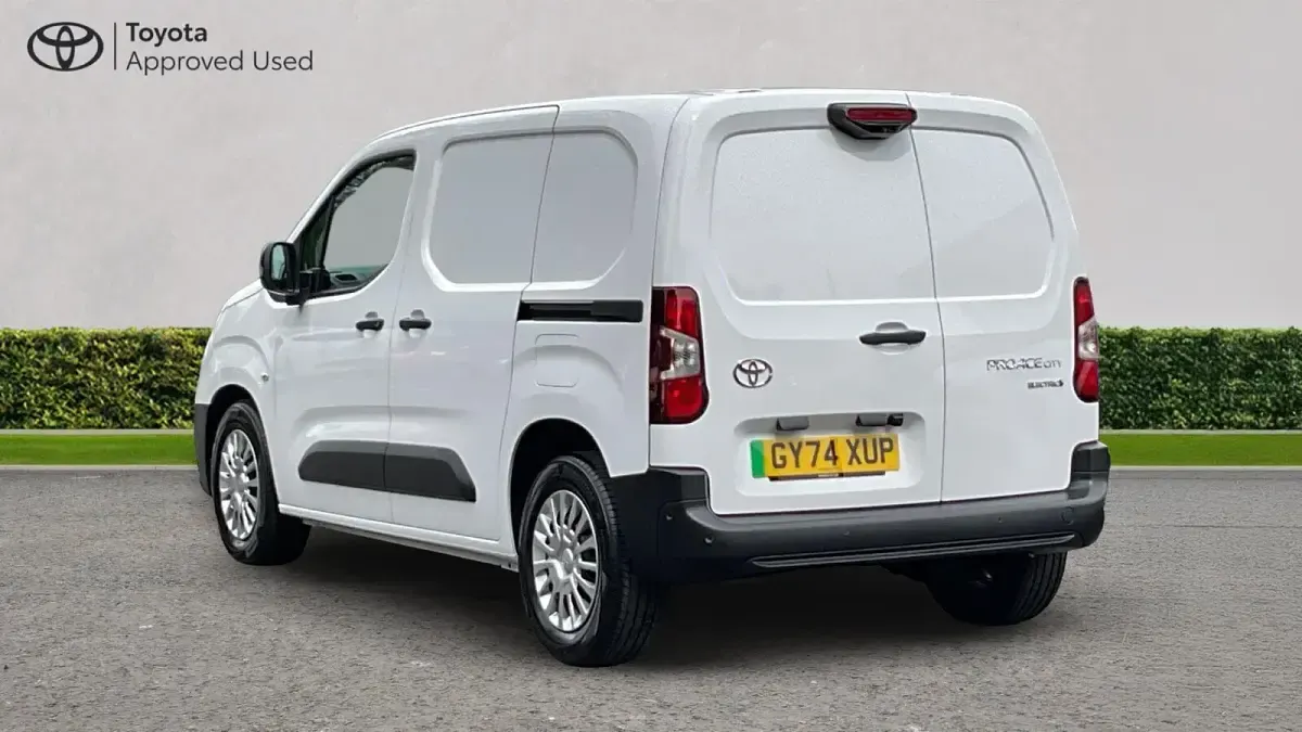 Used Toyota Proace City City 100 kW (136 HP) 2024 White MPV