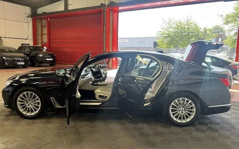 Used BMW 730 Comfort Edition 265 HP (194 kW) 2017 Blue Sedan