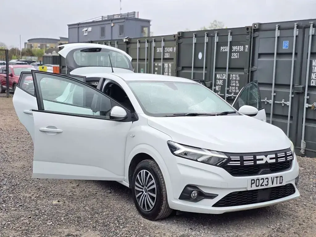 Used Dacia Sandero Expression 90 HP (66 kW) 2023 White Hatchback