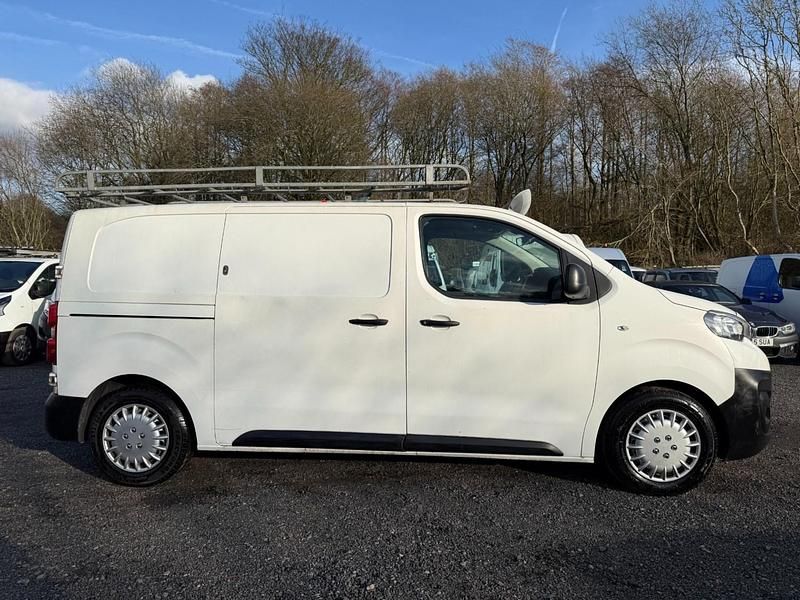 Used Peugeot Expert 95 HP (69 kW) 2018 White Van