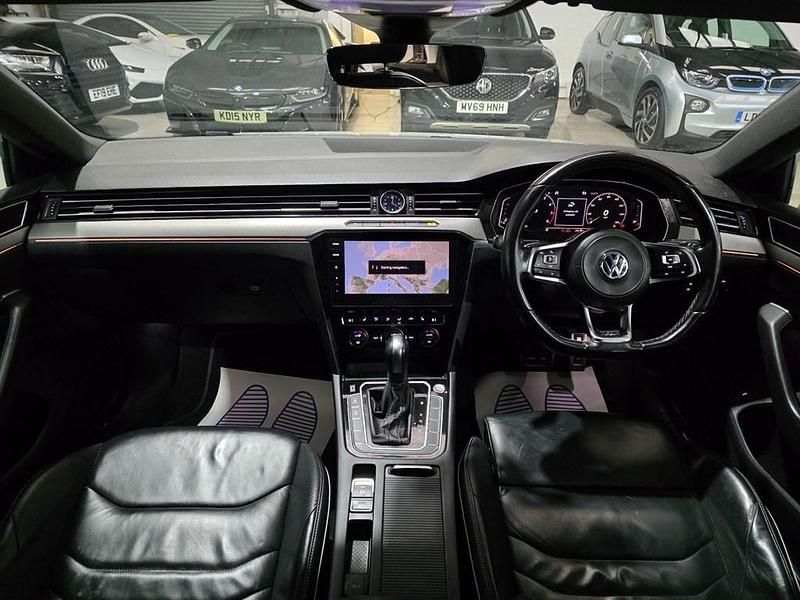 Used VW Arteon R-line 190 HP (139 kW) 2019 White Hatchback