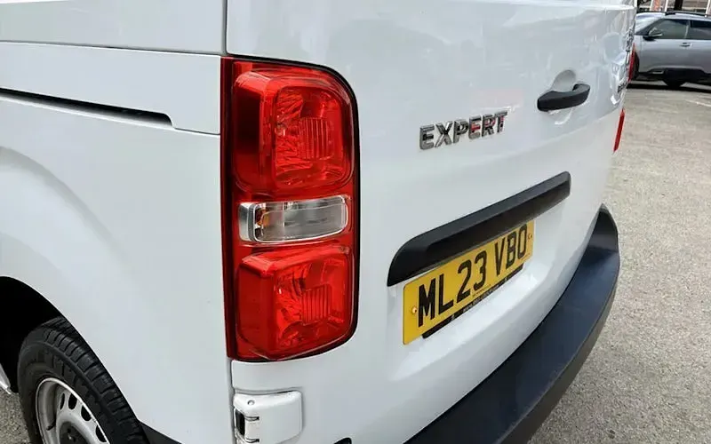 Used Peugeot Expert Premium 144 HP (105 kW) 2023 White Van