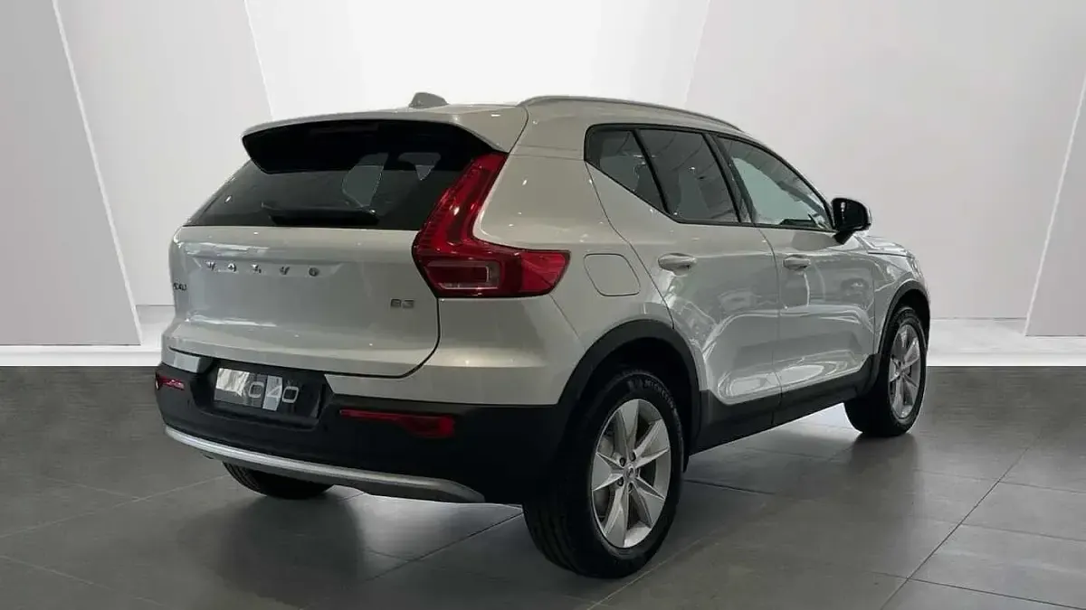 Usado Volvo XC40 Core 2025 Branco SUV