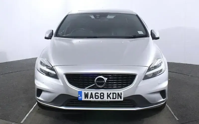 Used Volvo V40 R-Design Pro 152 HP (111 kW) 2018 Silver Hatchback