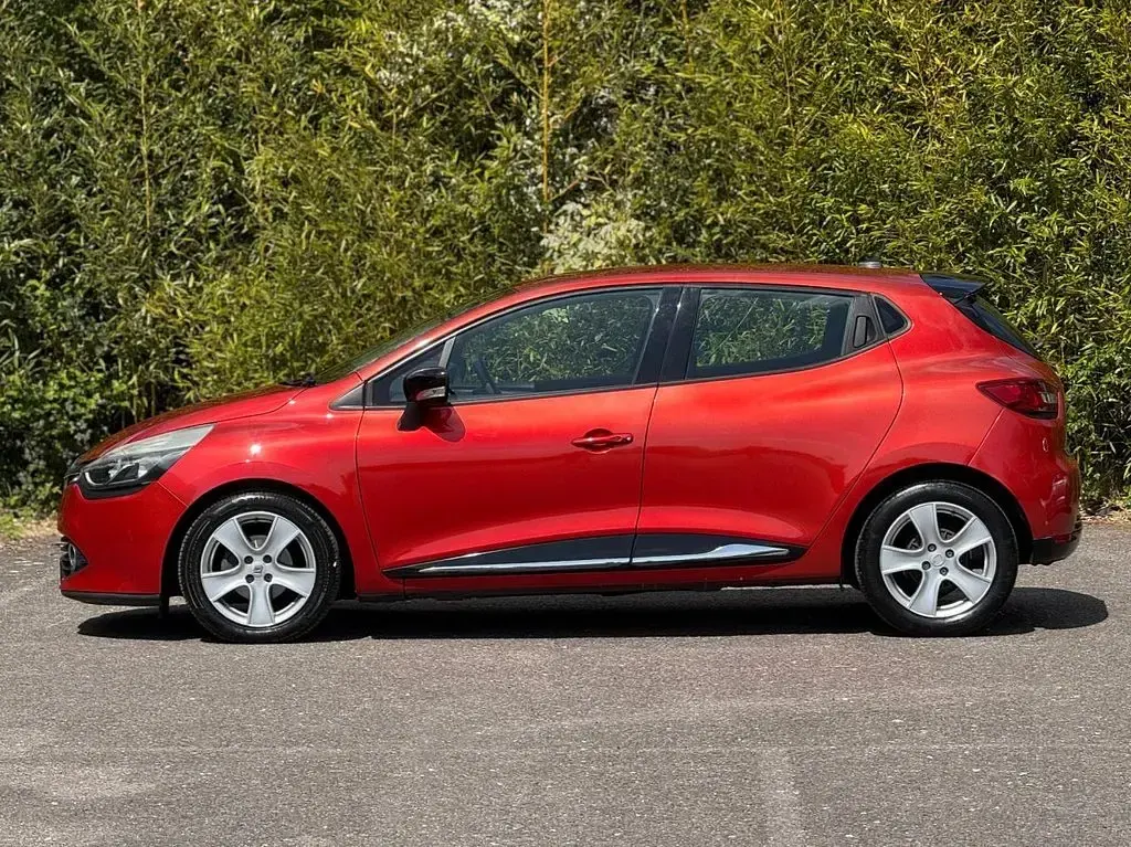 Used Renault Clio Dynamique 90 HP (66 kW) 2014 Red Hatchback