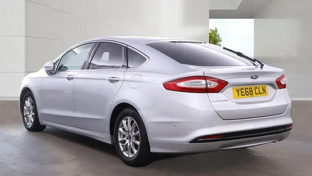 Used Ford Mondeo Titanium 180 HP (132 kW) 2018 Moondust silver Hatchback