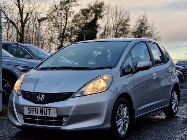 Begagnad Honda Jazz ES 98 HK (72 kW) 2011 Silver Halvkombi