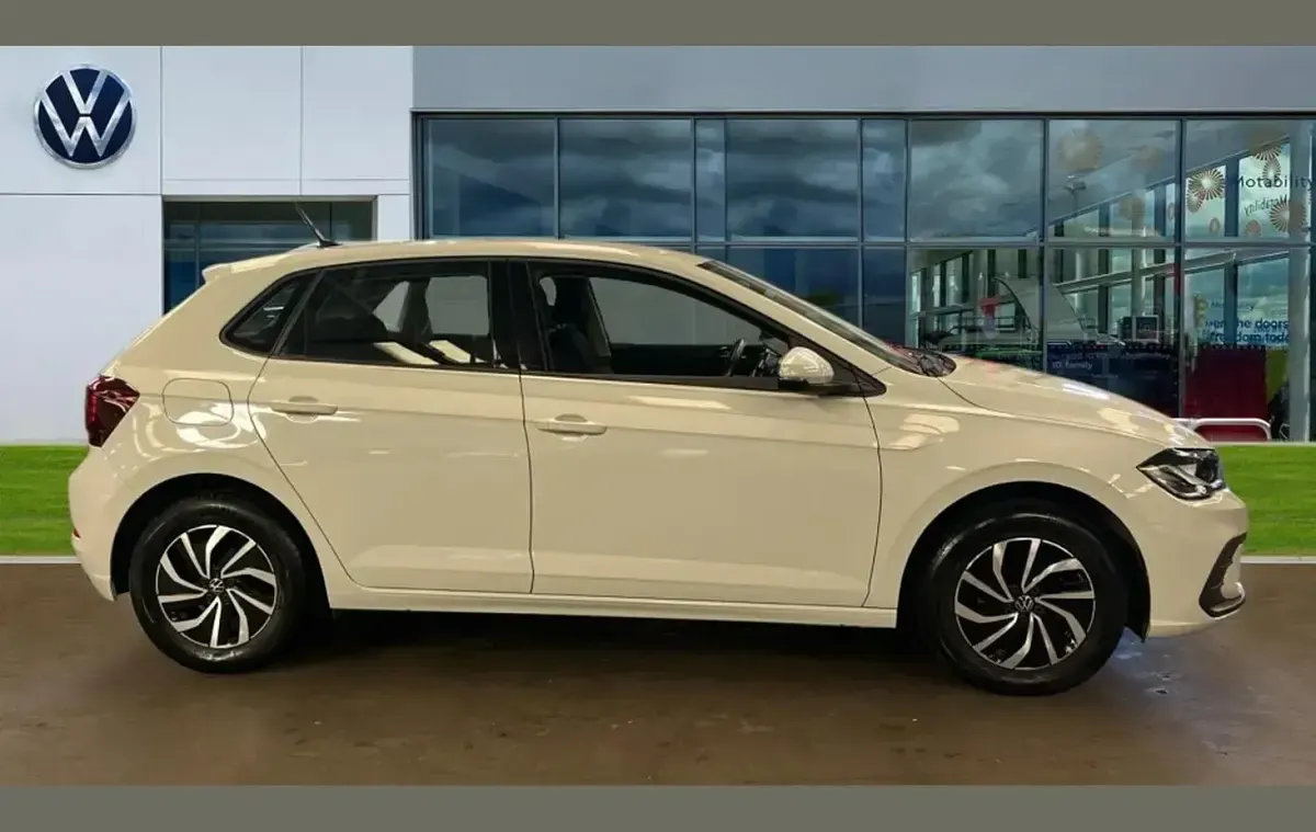 Used VW Polo Life 80 HP (58 kW) 2023 Ascot grey Hatchback