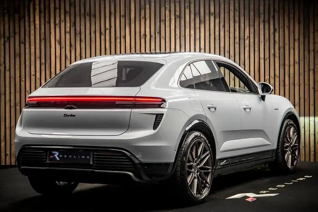 Used Porsche Macan Turbo 100 kW (136 HP) 2024 SUV