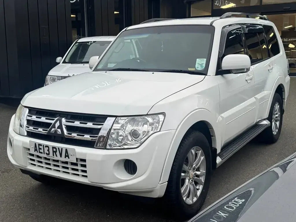 Used Mitsubishi Shogun 197 HP (144 kW) 2013 White SUV