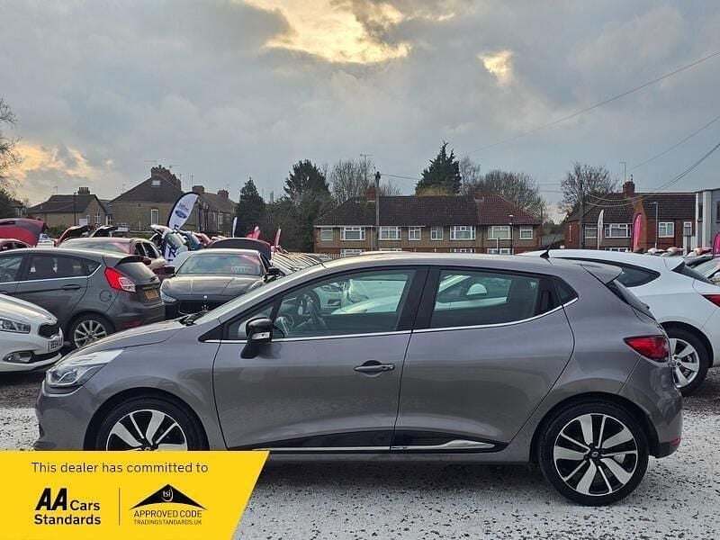 Used Renault Clio IV Dynamique 90 HP (66 kW) 2016 Grey Hatchback