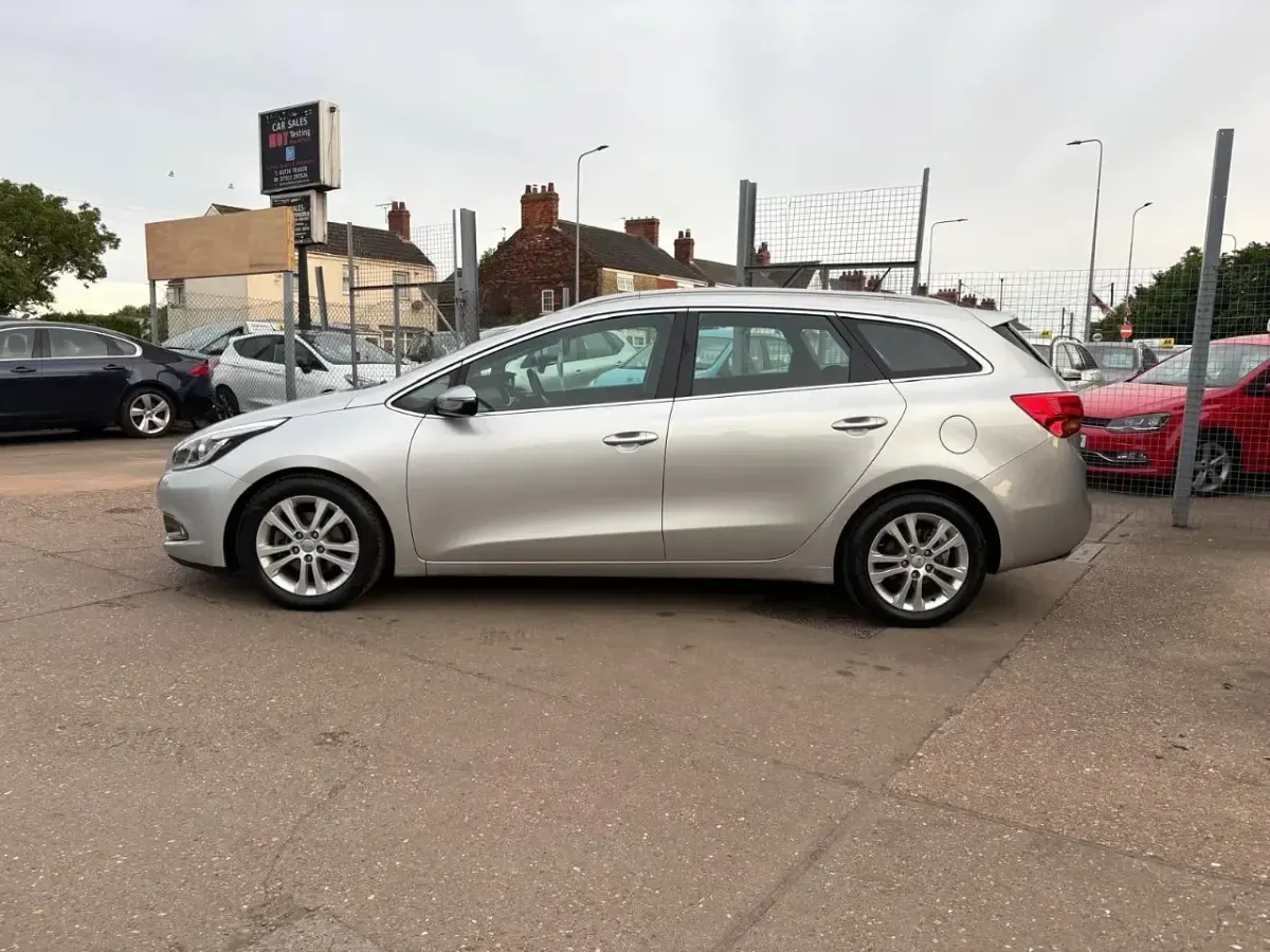 Used Kia Ceed 128 HP (94 kW) 2013 Silver Hatchback