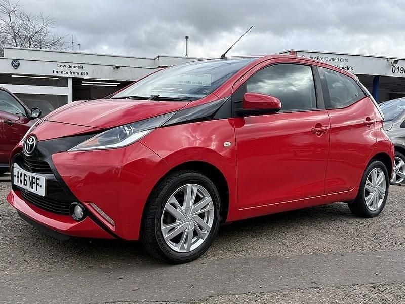 Used Toyota Aygo x-press 68 HP (50 kW) 2016 Red Hatchback