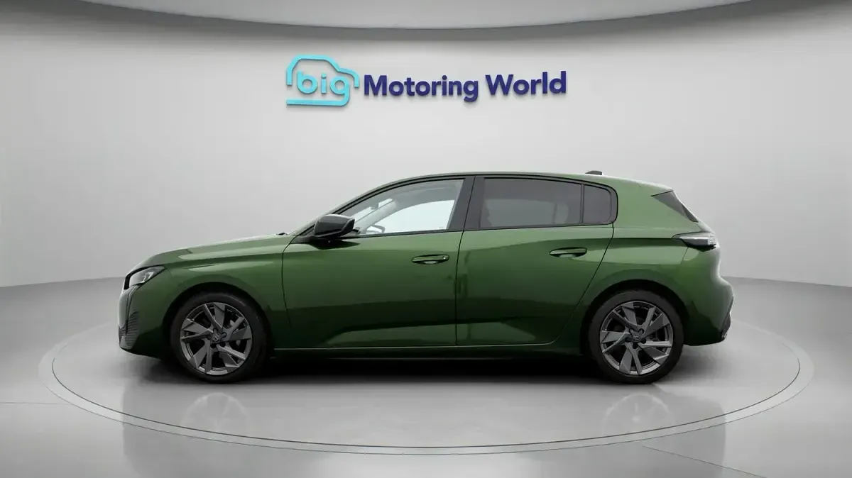 Used Peugeot 308 Allure Premium 131 HP (96 kW) 2023 Green Hatchback