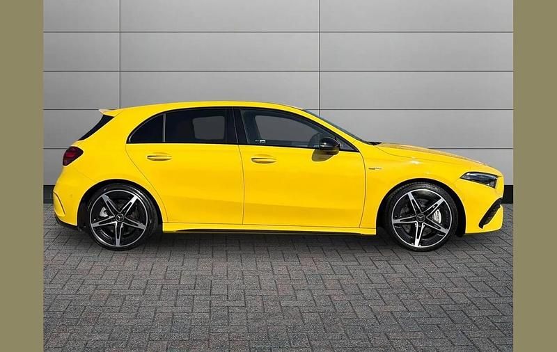 Usado Mercedes A35 AMG Premium 301 HP (221 kW) 2024 Amarelo Citadino
