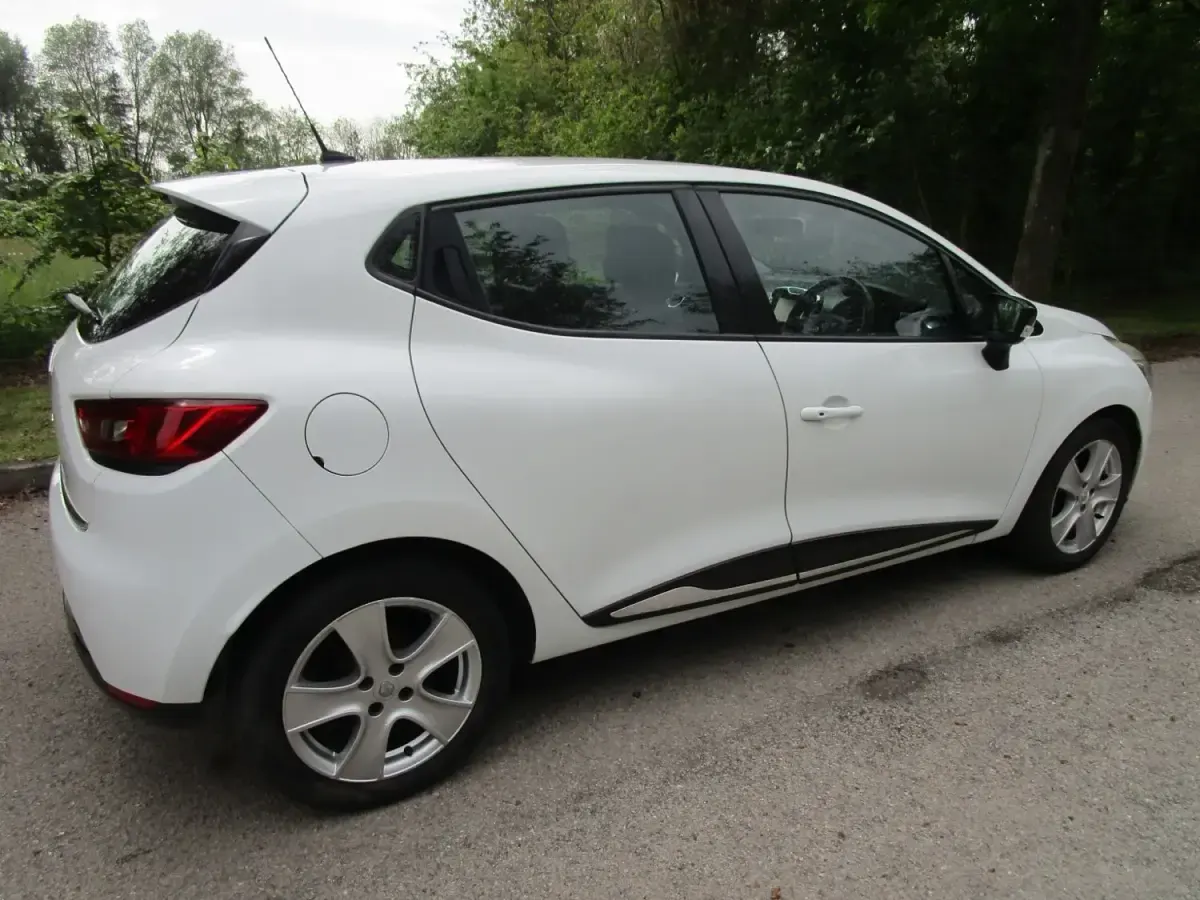Usado Renault Clio IV Dynamique 75 HP (55 kW) 2014 Branco Citadino
