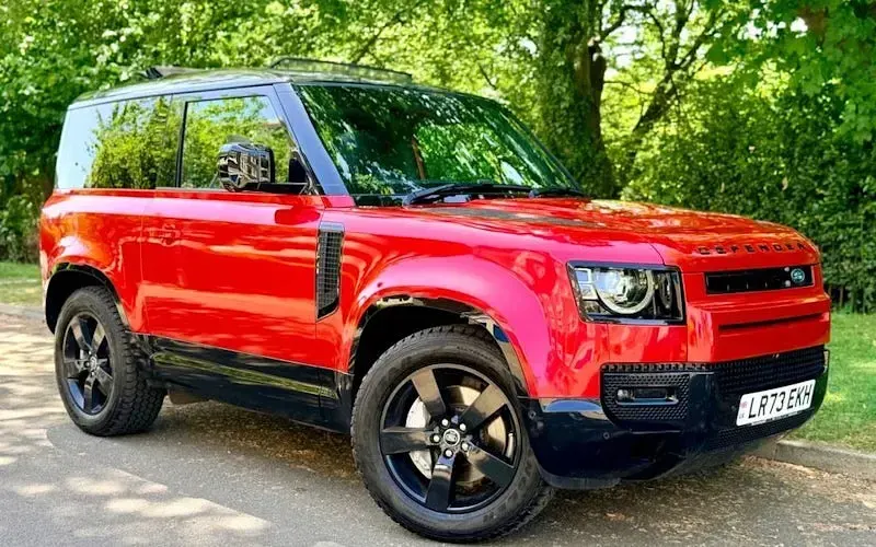 Used Land Rover Defender SE 300 HP (220 kW) 2023 Green SUV