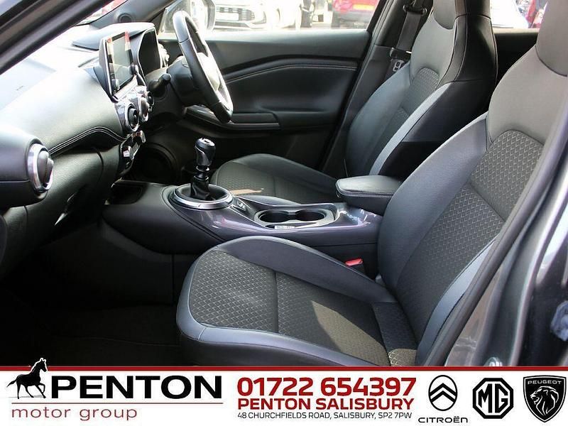 Usado Nissan Juke N-Connecta 114 HP (83 kW) 2023 Cinzento SUV
