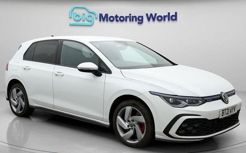 Used 2024 VW Golf VIII GTE Hatchback | £19,600 (Good price) - Image 1/4