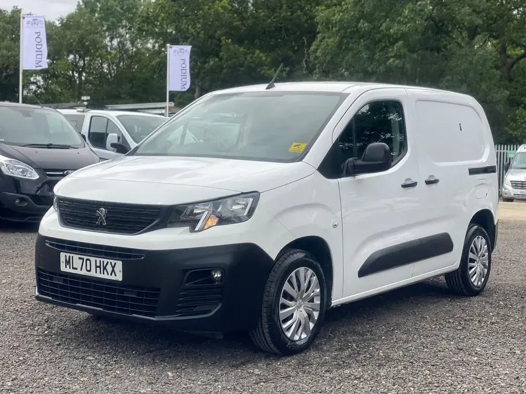 Used Peugeot Partner S 131 HP (96 kW) 2020 White MPV