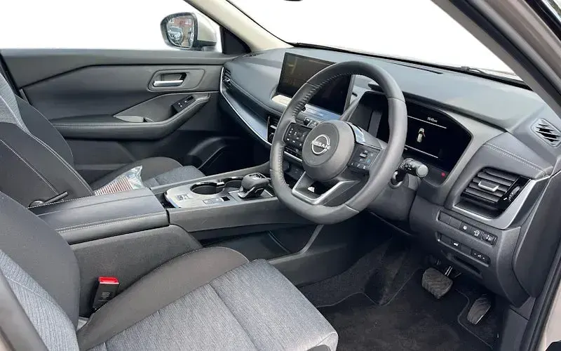 Used Nissan X-Trail N-Connecta 163 HP (119 kW) 2025 Silver SUV