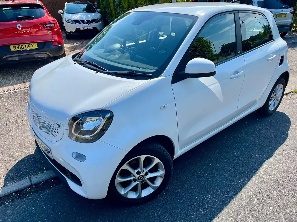 Used Smart ForFour Passion 71 HP (52 kW) 2016 White Hatchback