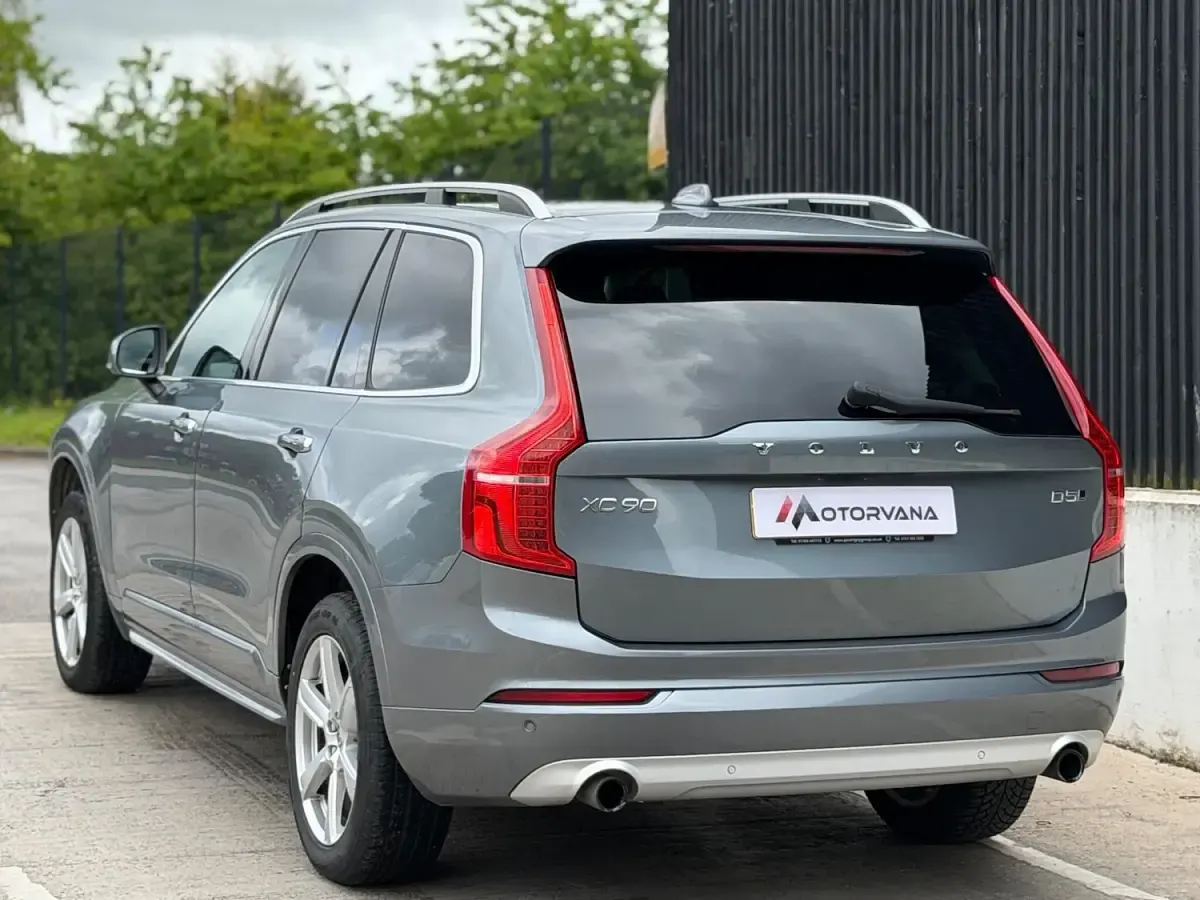 Używany Volvo XC90 Momentum 235 KM (172 kW) 2018 Szary SUV