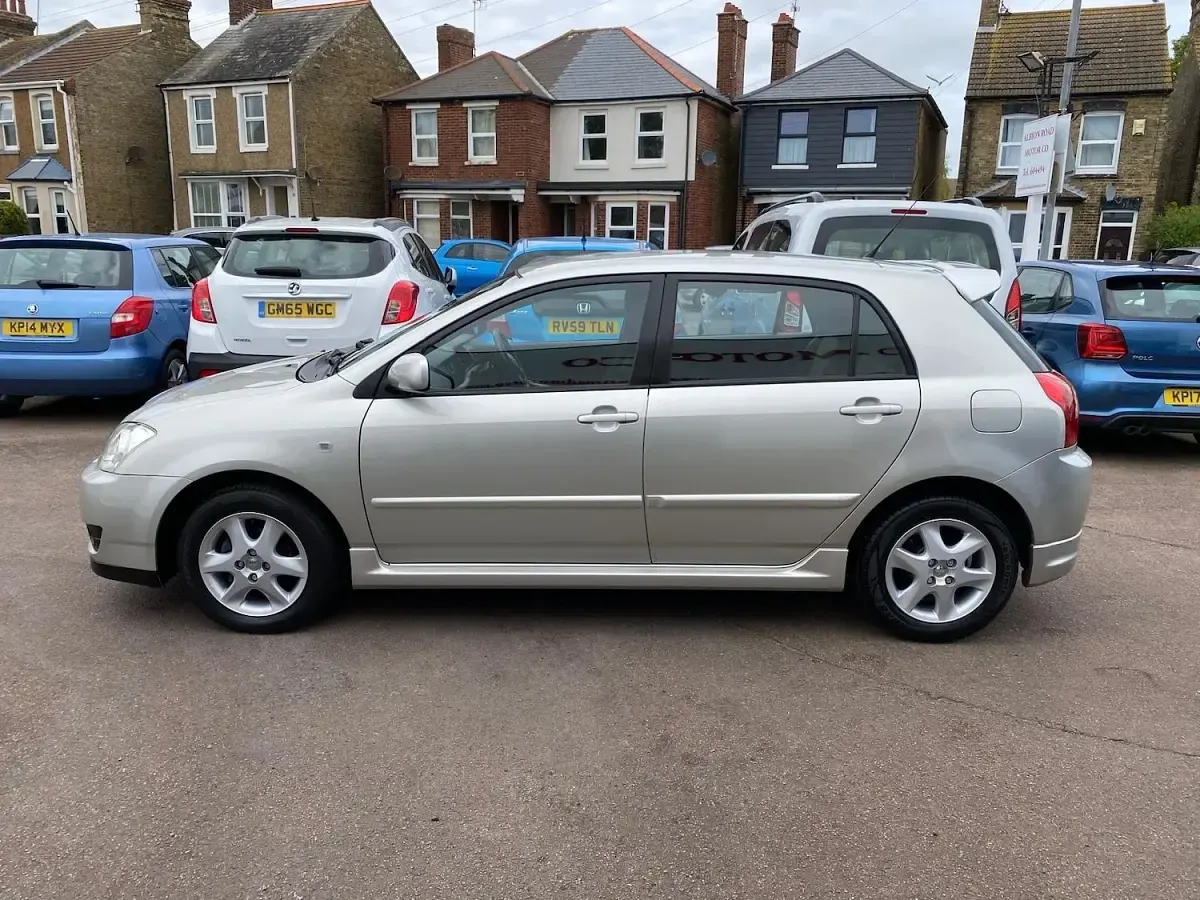 Used Toyota Corolla 110 HP (80 kW) 2006 Silver Hatchback