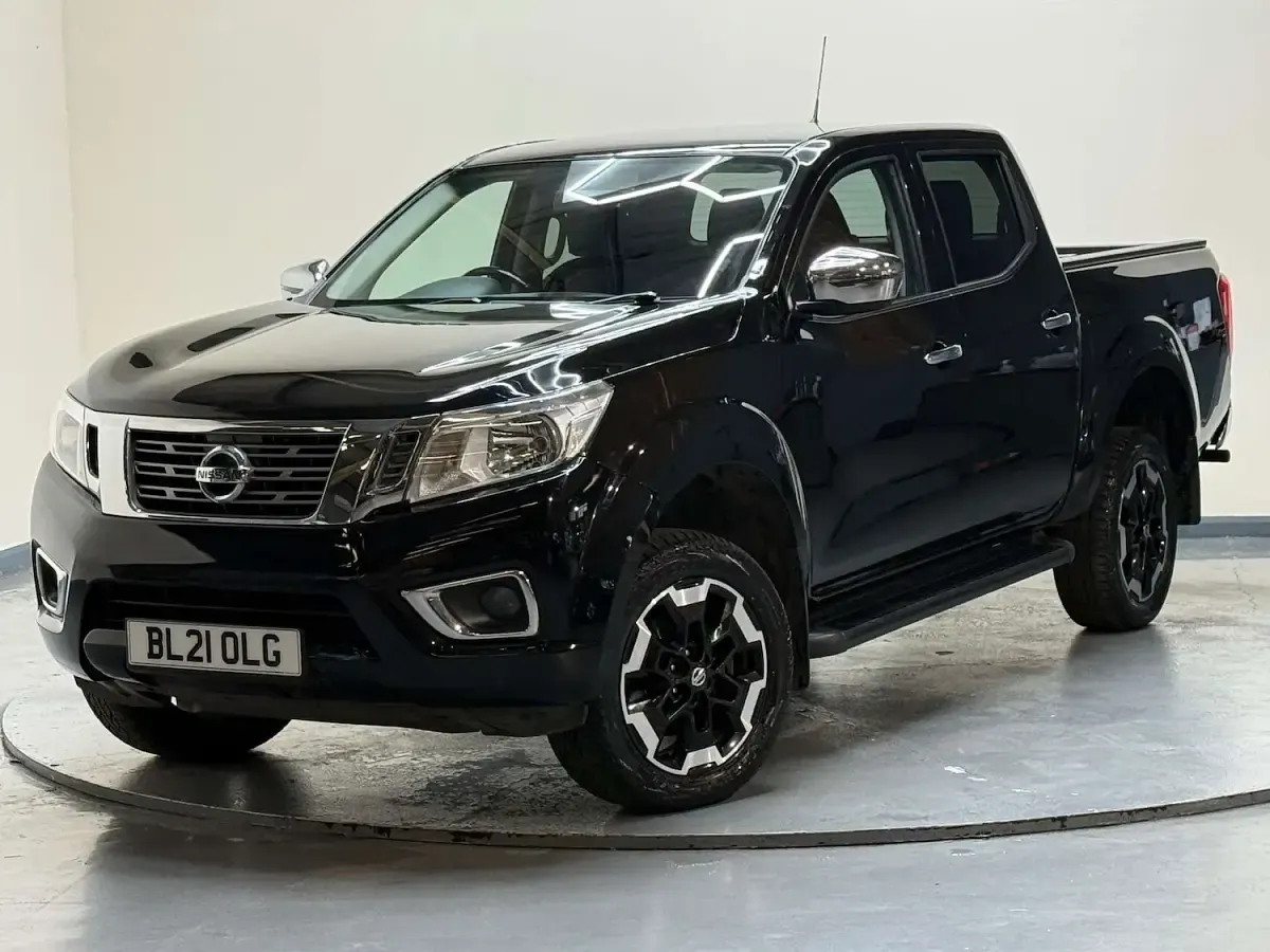 Used Nissan Navara N-Connecta 190 HP (139 kW) 2021 Black Pickup