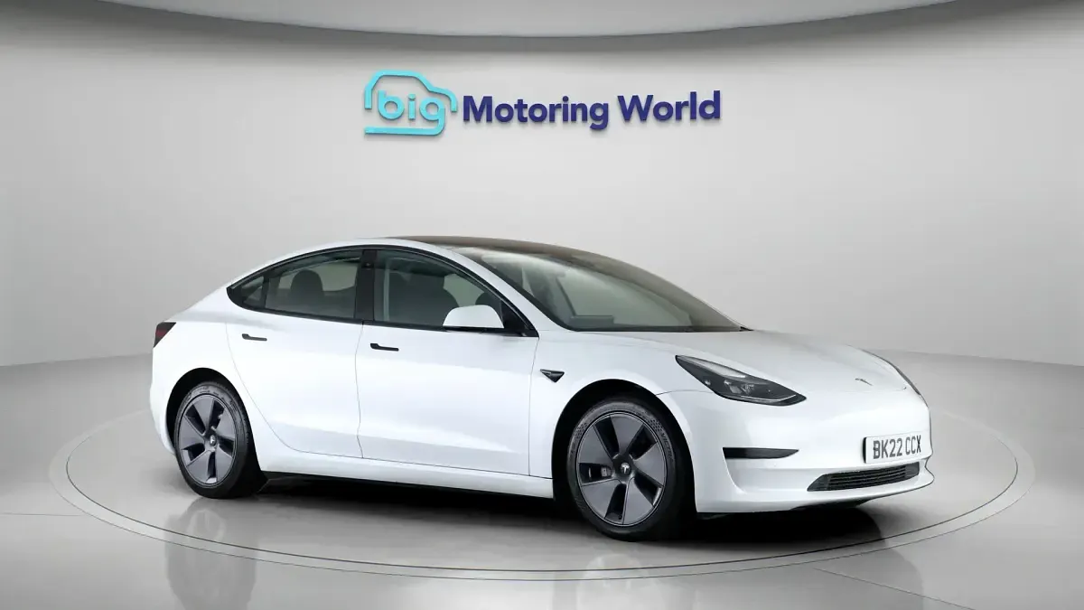 Used Tesla Model 3 Standard Range Plus 222 kW (302 HP) 2021 Sedan