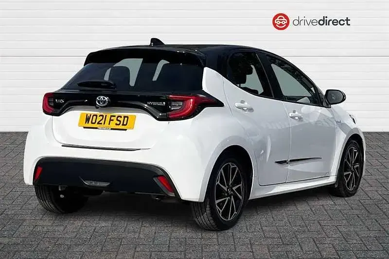Used Toyota Yaris Design 116 HP (85 kW) 2021 White Hatchback