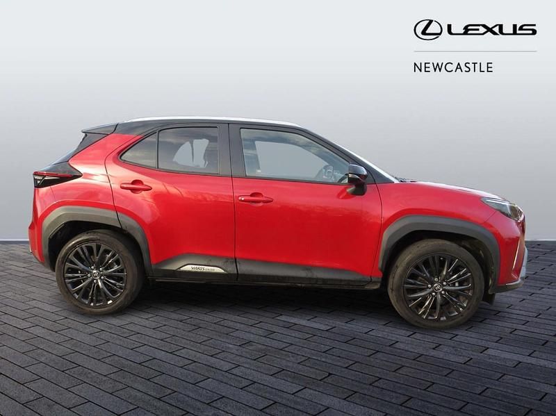 Used Toyota Yaris Hybrid 116 HP (85 kW) 2022 Red/black Hatchback