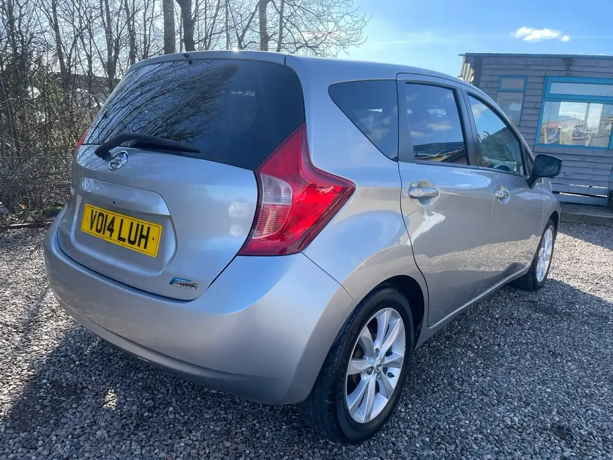 Used Nissan Note Tekna 90 HP (66 kW) 2014 Silver Hatchback
