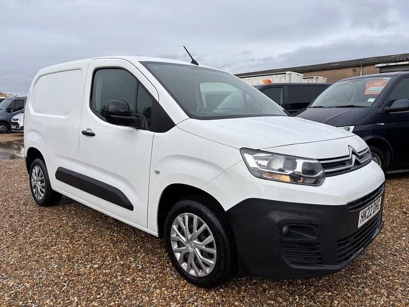 White Used 2022 Citroën Berlingo MPV | £6,995 (Good price) - Image 1/4