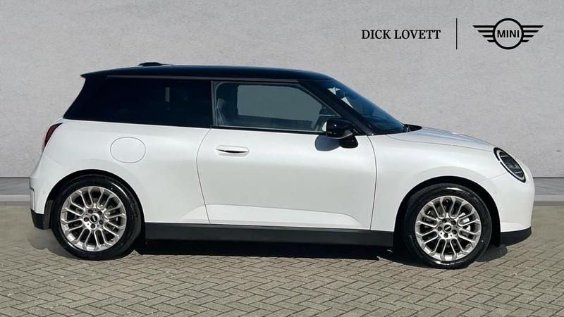 Used Mini Cooper SE Hatch 158 kW (215 HP) 2024 White Hatchback