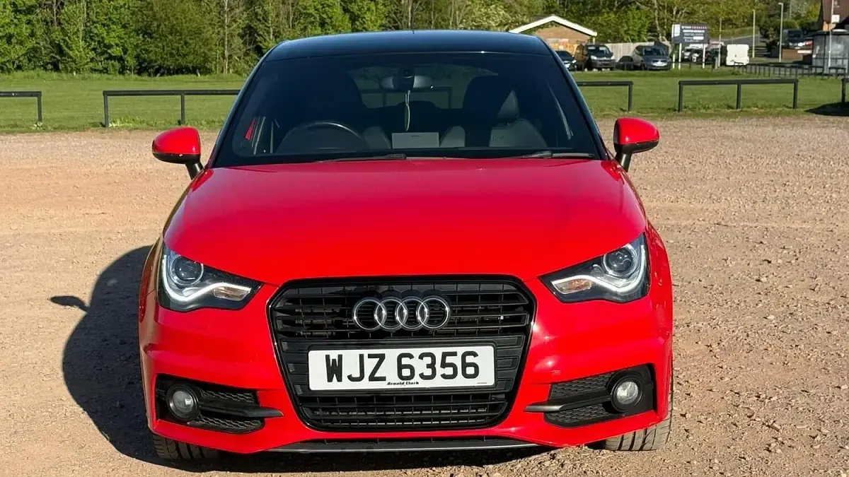 Begagnad Audi A1 Sportback Black Edition 185 HK (136 kW) 2014 Röd Halvkombi