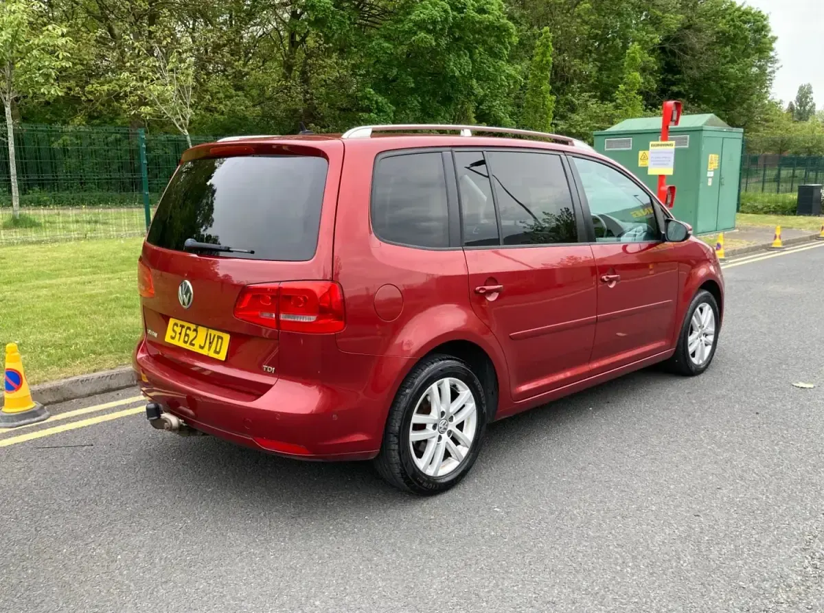 Used VW Touran SE 105 HP (77 kW) 2012 Red MPV