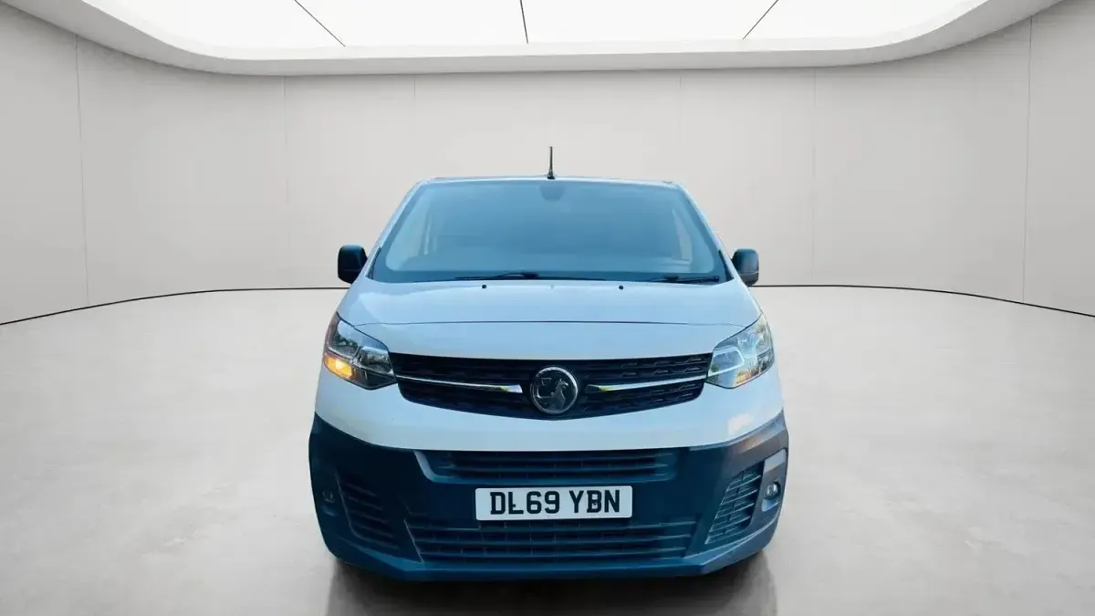 Used Vauxhall Vivaro S 100 HP (73 kW) 2020 White MPV