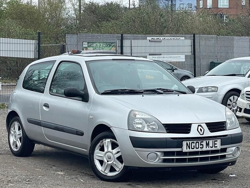 Used Renault Clio II Expression 2005 Silver Hatchback